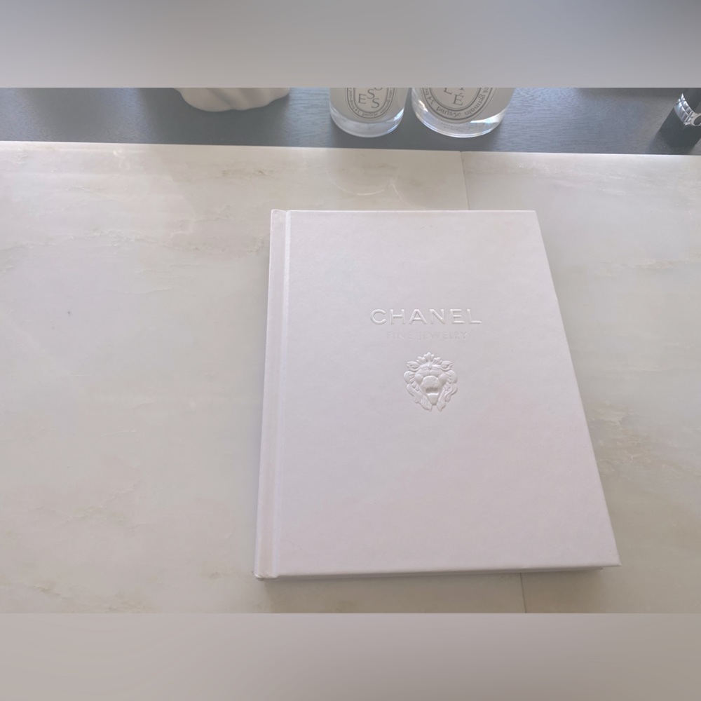 CHANEL JEWELRY BOOK